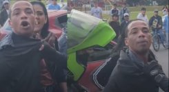 ‘Venimos a Colombia a robar’: vecinos retienen a presunto delincuente y lo entregan a la Policía