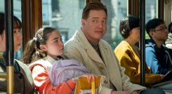 Brendan Fraser se reinventa en Japón con ‘Familia en Renta’.