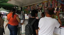 Compra de útiles escolares. / Foto Stefany Peñaloza-La Opinión