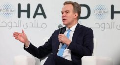 Presidente del Foro Económico Mundial renunció por vínculos en el caso Jeffrey Epstein