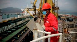 EEUU emite más licencias para flexibilizar operaciones petroleras en Venezuela