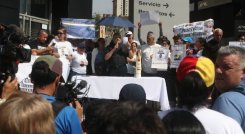 «No tenemos miedo», familiares de presos políticos, civiles y religiosos a las puertas del Helicoide