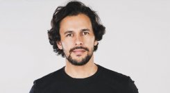 Iván López: el rostro de una nueva masculinidad en ‘Las de siempre’.