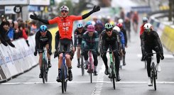 El francés Dorian Godon (Ineos) se alzó con el triunfo de la séptima y penúltima etapa de la París-Niza, en la que el gran damnificado fue el colombiano Harold Tejada triunfador del viernes.