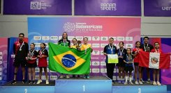 La tenimesista nortesantandereana Luciana Contreras (a la izq), consiguió su segunda medalla de bronce en Paraguay.