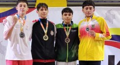 José Joel Gómez (segundo de izquierda a derecha), le ganó el oro en la categoría juvenil.