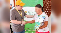 Entrega de tierras. / Foto cortesía