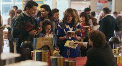 Entre nostalgia y cambio social: ‘La primera vez’ se despide con su cuarta temporada.