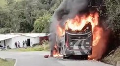 BUS INCINERADO 