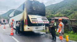 Bus quemado en la vía Pamplona