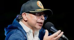 Petro insiste en que armas que asesinan en Colombia provienen de Ecuador