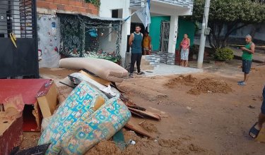 Tras ola explosión de la tubería se produjeron inundaciones en nueve viviendas/Foto Orlando Carvajal