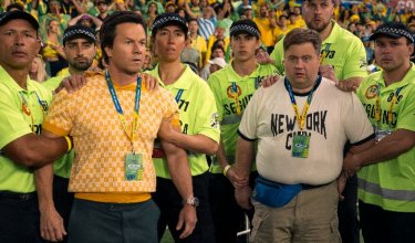 Entre pesas y carcajadas: el nuevo giro de Mark Wahlberg en el cine.