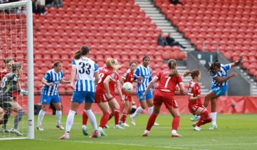 La colombiana Manuela Vargas fue protagonista en la victoria de Brigthon Albion sobre el Liverpool.