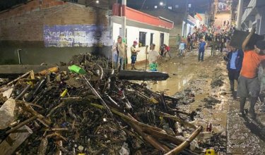 Damnificados reciben las ayudas humanitarias, mientras las distintas entidades adelantan la limpieza de las calles y viviendas afectadas por la avenida torrencial.