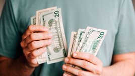 A lo largo de la mañana, el dólar revirtió la tendencia y empezó a subir e incluso, la divisa ya superó la barrera de los $5.000 en el intradía, tocando un máximo de $5.005.