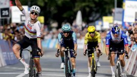 Tadej Pogacar (izquierda), empezó a mostrar las uñas en Romandía. 