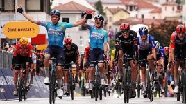 El uruguayo Guillermo Thomas Silva (adelante)  dio una gran sorpresa en el Giro de Italia, con un triunfo histórico para su país.
