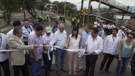 La fotografía corresponde a la inauguración de la avenida Panamericana, a cargo del Exministro Germán Vargas Lleras/Foto Archivo