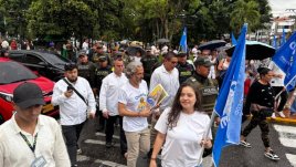 Superando inconvenientes de seguridad y desafiando la lluvia arribó a Ocaña el candidato vicepresidencial, Juan David Oviedo.