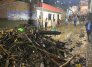 Damnificados reciben las ayudas humanitarias, mientras las distintas entidades adelantan la limpieza de las calles y viviendas afectadas por la avenida torrencial.