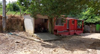 En la casa de William Rodríguez ocurrió el crimen. El Eln pintó grafitis en la vivienda. / Foto: Cristian Herrera. 
