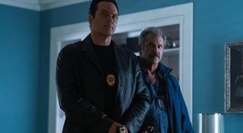 Dos policías particulares representan Vince Vaughn (izq) y Mel Gibson.