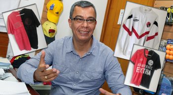 Andrés Ramírez, coleccionista de camisas del Cúcuta Deportivo. / Foto: Archivo