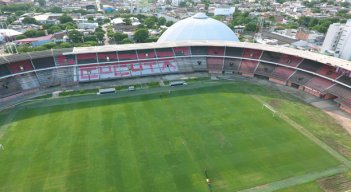 El gramado del General está apto para que se juegue fútbol profesional.  
