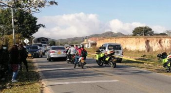 En la vía que conduce hacia el corregimiento de Aguas Claras un hombre perdió la vida al no acatar una orden de pare. / Foto: Cortesía
