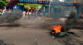 Protestas en la ULA. (Foto: La Opinión)