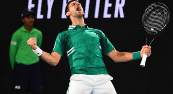 Novak Djokovic, a pesar de sus dolencias, superó la segunda fase del Abierto de Australia 2021. 