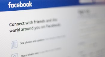 El mundo entero sigue muy de cerca la iniciativa australiana. Si Google y Facebook parecen haber llegado a una solución en ese país, esto no significa el final de sus problemas. / Foto: AFP 