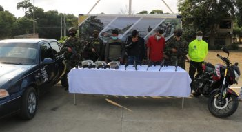 Las autoridades les hallaron cinco fusiles a los detenidos