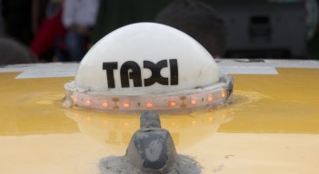 Dos delincuentes golpearon al taxista y le amarraron las manos, dejándolo en el puesto trasero del vehículo. / Foto: Archivo