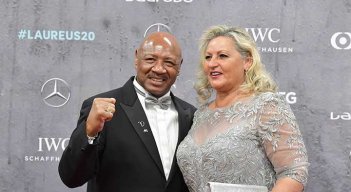Marvin Hagler, exboxeador, acompañado de su esposa.