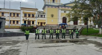 Al momento de la celebración de la misa en la Catedral de San Cristóbal, había presencia de militares a las afueras de la misma./ Cortesía/ La Opinión 