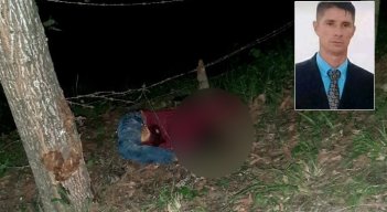 El cadáver de Rafael Arias Uribe quedó tendido junto al árbol con el que chocó. / Fotos: Cortesía