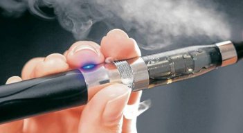 Red PaPaz hizo énfasis en que los cigarrillos electrónicos contienen saborizantes, los cuales resultan especialmente atractivos para adolescentes. / Foto: Colprensa