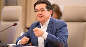 Aquellos departamentos y distritos que estén por debajo del 50.7% de ejecución no recibirán vacunas y estas se entregarán a los departamentos que han agilizado la vacunación. según el ministro Fernando Ruiz
