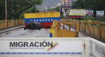 Antes del bloqueo de los puentes con los contenedores, cerca de 200 camiones de carga hacían tránsito entre Cúcuta y Venezuela. / Foto: Archivo