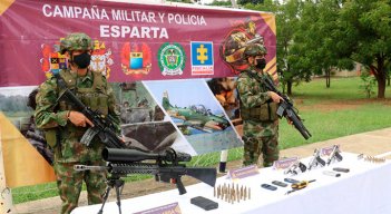 El fusil, con una mira de francotirador, era usado por el segundo cabecilla de la compañía Cínera, del Eln.