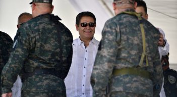 El presidente de Honduras, Juan Orlando Hernández, fue acusado ayer en el juicio que se cumple en Nueva York contra un hermano suyo por narcotráfico. Foto: AFP