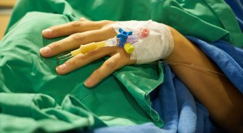 La Organización Mundial de la Salud (OMS) define la eutanasia como aquella. “acción del médico que provoca deliberadamente la muerte del paciente”.