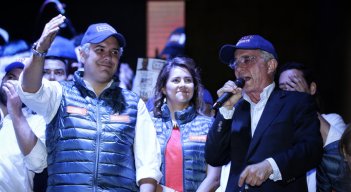  El expresidente Álvaro Uribe contó que una conversación telefónica con el presidente Iván Duque, le indicó que no tomara las proposiciones del Centro Democrático como oposición al Gobierno, sino como una alternativa. / Foto: Colprensa