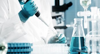 •	El precio de los biosimilares “se puede reducir entre el 30% y 60% con respecto al biológico de referencia”.