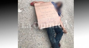 En pleno puente, que de Tibú conduce a El Tarra, apareció el cuerpo de un hombre, al que le dejaron un cartel.