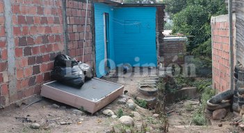 En este punto de la parte trasera de la vivienda, ocurrió el hallazgo del cadáver.