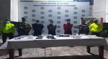Los detenidos tenían pistolas, munición y granadas.