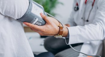 La salud mental está enlazada con todo el organismo y todas las percepciones y vivencias de una persona. Es crucial tratar a las pacientes desde una perspectiva integral, incluso desde el diagnóstico. / Foto: Freepik